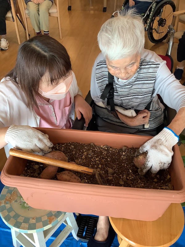 利用者様と園芸